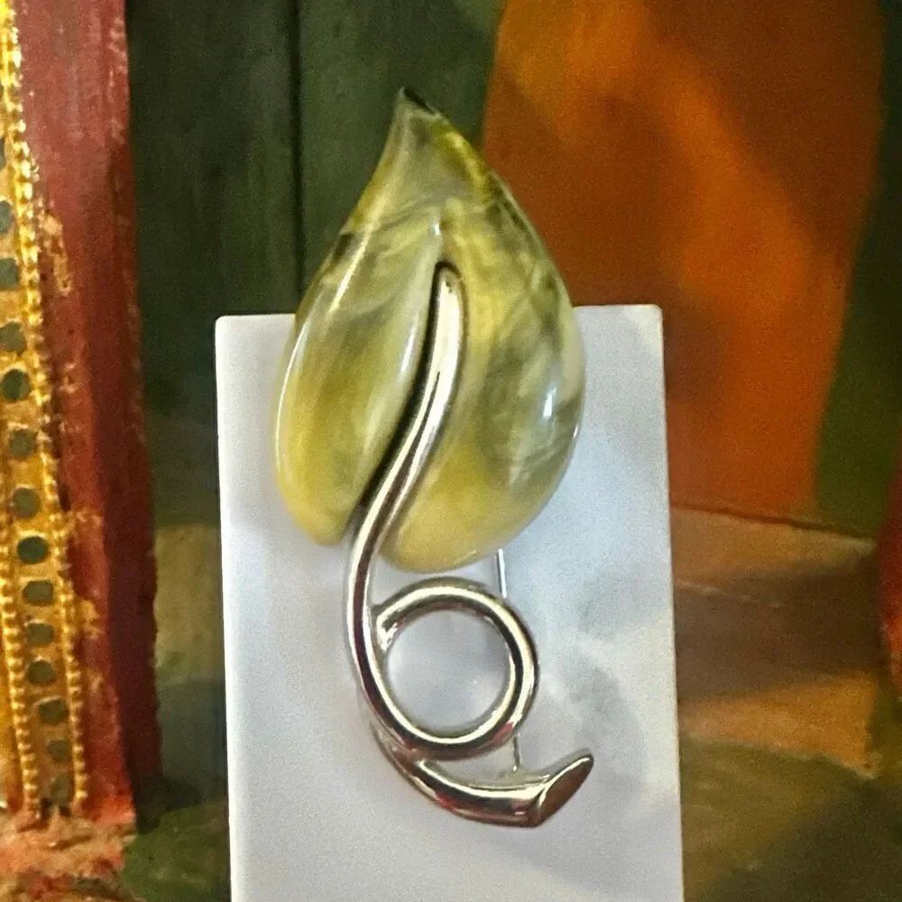 Liz Claiborne Vintage Leaf Brooch